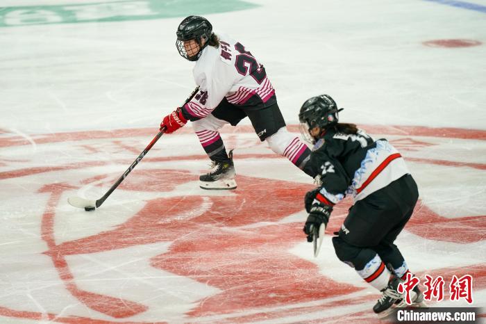 全国青年女子冰球锦标赛（U18）在哈尔滨开幕，
