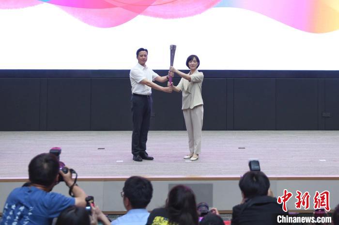 杭州亚运会火炬宁波交付 点燃亚运传递序幕