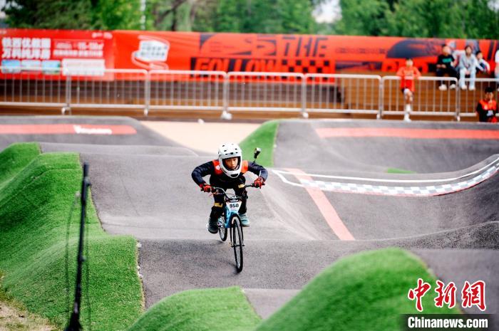 沈阳泵道赛场上演青春对决 九岁小将勇夺女子组