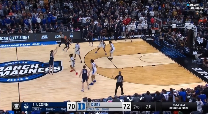 杜克大学惨遭绝杀 卡梅隆带伤鏖战泪洒赛场