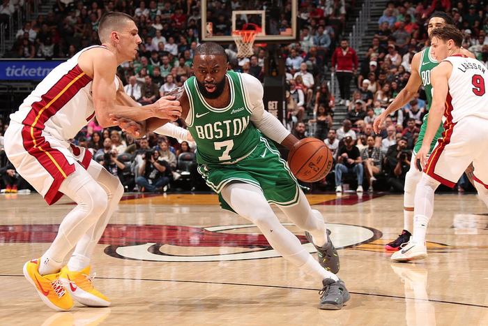 塔图姆重伤复出后轰25+18+11创队史纪录