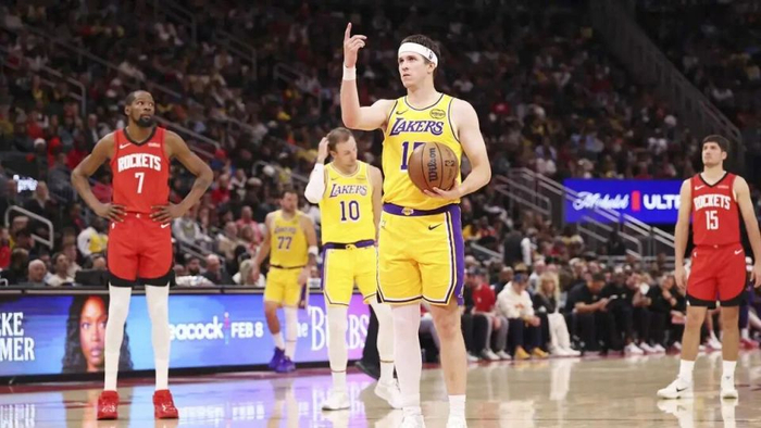 湖人核心里夫斯或成自由球员 兰德尔续约案成参