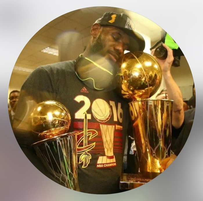 亚马尔换头像致敬詹姆斯逆转奇迹，巴萨欧冠落