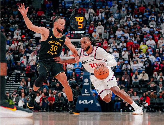 库里35分率勇士逆转快船 霍福德关键三分定乾坤